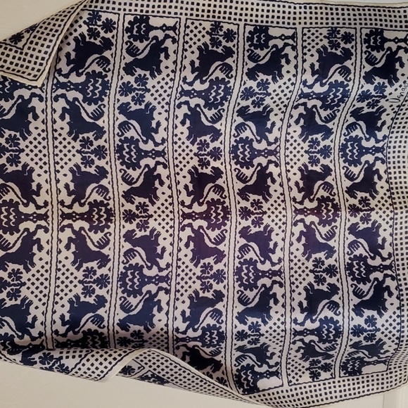 Vintage Scarves by Vera Neuman navy & white approx 21 square 100% acetate - Picture 1 of 8